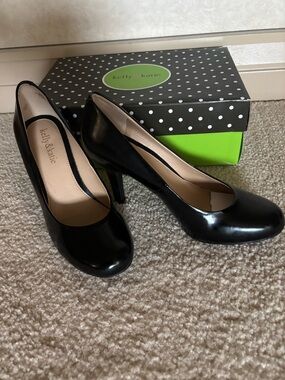 Black pumps size 7 1/2